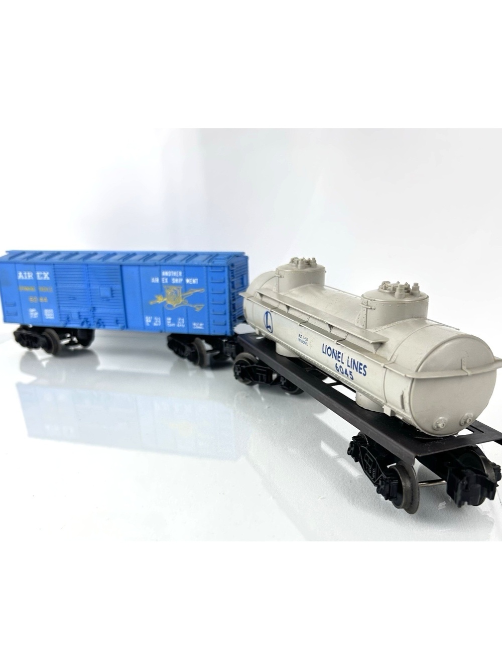 Lionel O Gauge Freight Cars Lot Tanker 6045 Box Car 6044 Air Ex Spinning Read